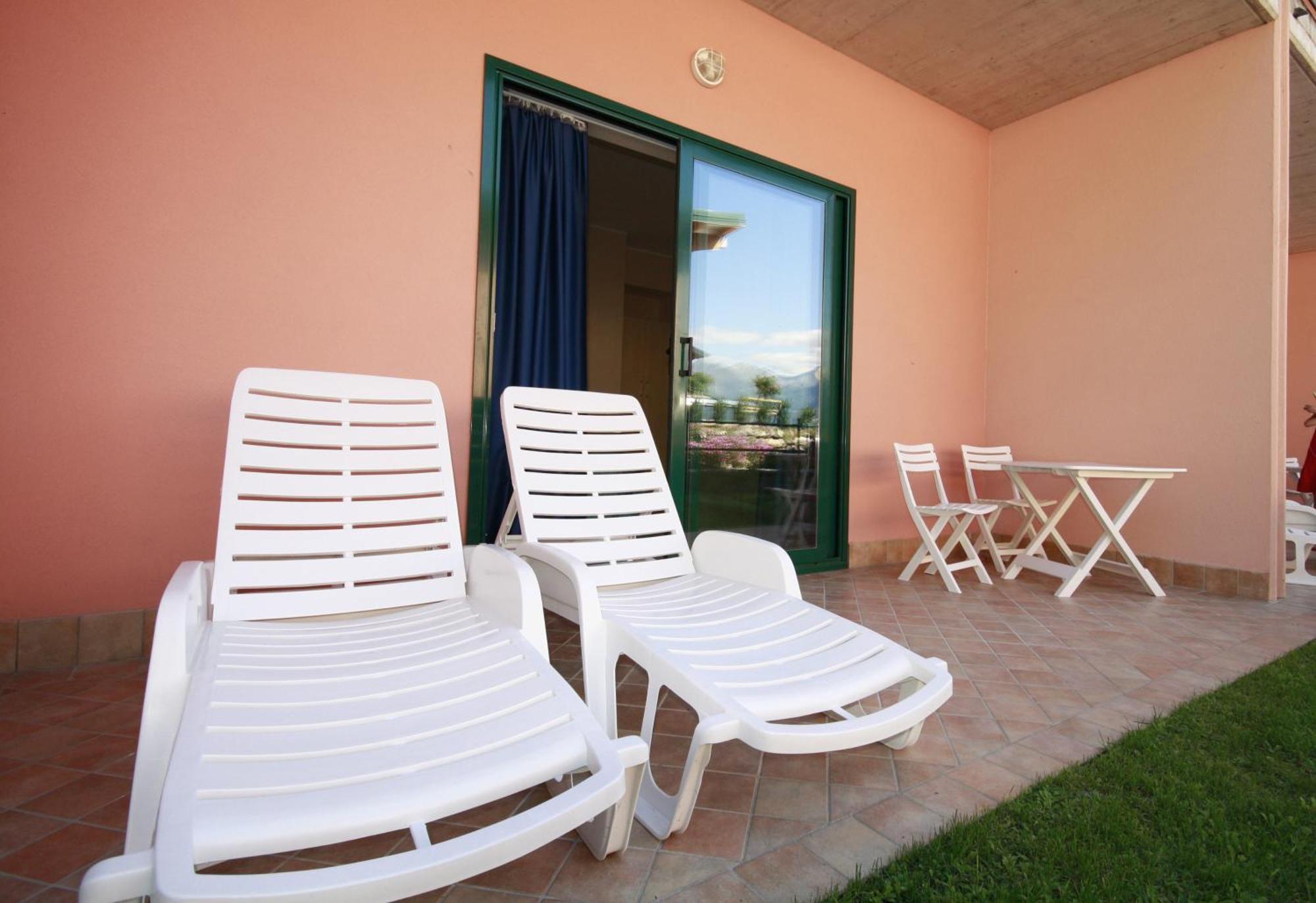 Residence Oasi Del Viandante Lake Como Bagian luar foto
